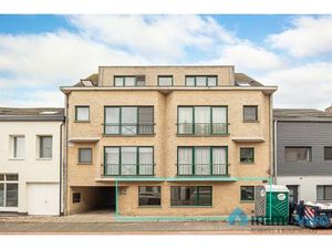 Licht op te frissen gelijkvloersappartement met 2/3 slaapkamers  tuin en garage.