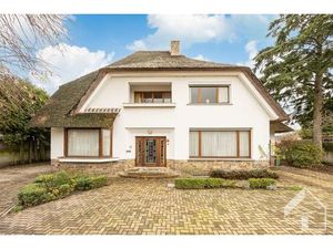 Te renoveren  karaktervolle villa in het centrum van Pulle