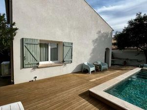 Sanary-sur-Mer - Villa rénovée de 109 m² sur terrain de 600 m² 699 000 euros
