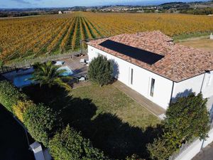 Maison contemporaine avec piscine et vue imprenable sur les vignes