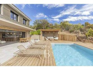 Maison à vendre 5 Pièces 140 m2 Zonza Sainte-Lucie-de-Porto-Vecchio - 1 580 000 €