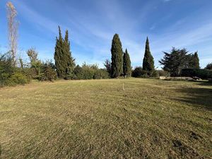 Proche D'uzès. Beau terrain à bâtir de 1345 m2