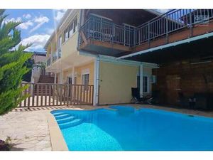 A VENDRE un ensemble de 2 appartements de type F3 avec PISCINE  JACUZZI et VUE MER à SAINT