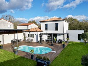 Magnifique Contemporaine de 163m2 avec piscine chauffée