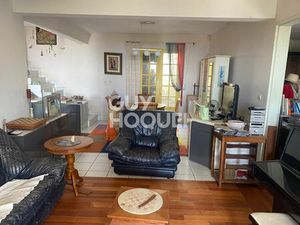 Havre de paix à mi-pente à La Possession  avec vue exceptionnelle sur le port et l'océan