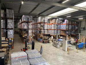 Entrepôt avec bureaux de 3 400 m² à Louer - Santeny (94)