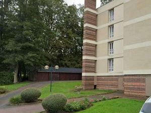 Location Garage box et parking à Lisieux (14100) : à louer / 30m² Lisieux