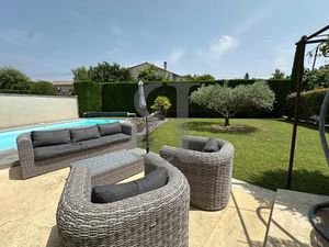 Villa récente de plain pied 4 chambres avec piscine et appartement indépendant au pied du 