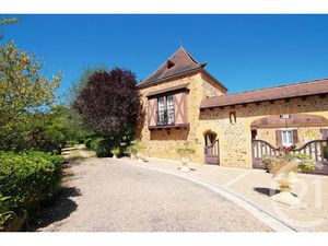 Vente ferme 7 pièces 183.23 m² à Lacropte (24380)  500 000 €