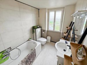 Charmante maison rénovée à Hure avec jardin