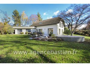Vente maison 6 pièces 215 m² Saint-Genis-Pouilly (01630)