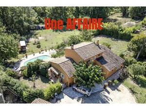 Villecroze - Villa d'une superficie de 150m2 - Terrain de 8456m²