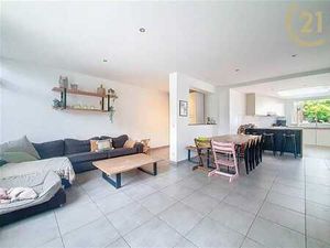 Maison 3 façades  3 chambres  grand jardin