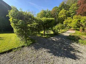 Maison de maître : 8 ch + 2 SDB : ±5000m² de terrain