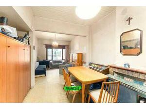 Studio à rénover situé au centre dans une petite résidence …