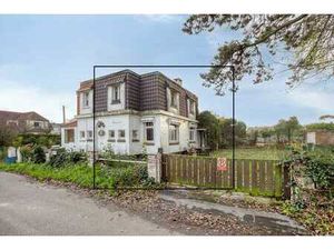 Villa typique de la côte à rénover