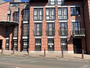 BEL ESPACE POUR COMMERCE DE SERVICE