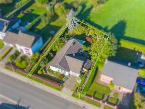 OPTION ! Charmant Bungalow 3 chambres avec jardin et garage