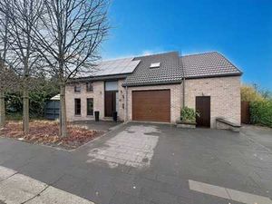 Villa 4 façades avec profession libérale