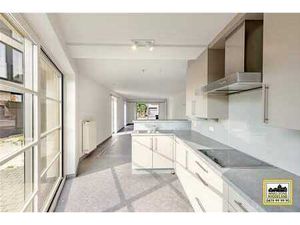 Bel appt au rez-de-chaussée avec 2-3 chambres  jardin et gar