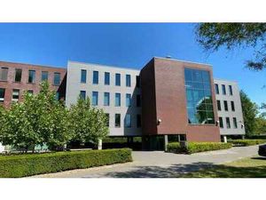 Bureau prêt à l'emploi à louer près de la sortie E17 à Zele