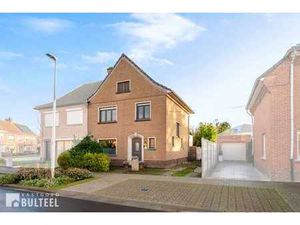 Gerenoveerde half open bebouwing met 3 slaapkamers en tuin.