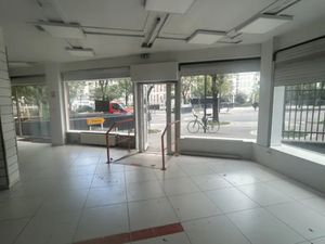 Boutique de 150m2 dont 100m2 au RDC rue de l'Amiral Mouchez Paris 14