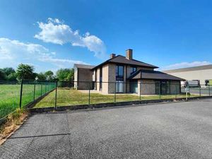 Magazijn van 400 m² met woning van 229 m² op een perceel ...