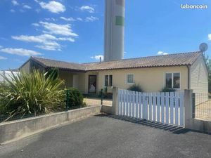 Maison de plein pied idéalement située dans le centre bourg de St Georges les Baillargeaux