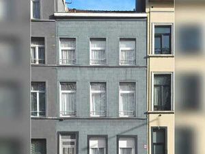 Maison de rapport à 2 pas de la Bourse et Midi Station