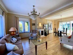 UCCLE - Maison 3 façades - Jardin  cave et garage