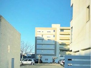 Parking privé  sécurisé (résidence avec gardien)