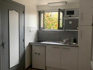 Loue studio meublé St-Denis-lès-Bourg