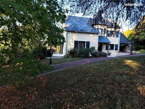 Maison 220 m2 environ avec terrain et Garage