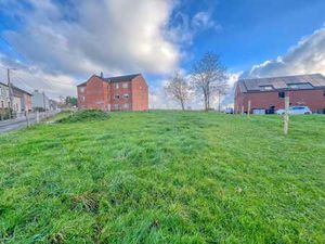 Superbe terrain plat avec permis et libre de constructeur