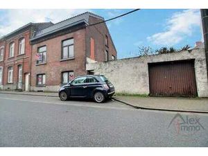 MAISON JUMELÉE À TERMINER AVEC ÉNORME POTENTIEL !