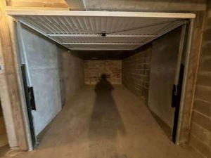 Location Garage box et parking à Auray (56400) : à louer / 15m² Auray