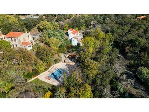 Ensemble de 3 maisons à CASEFABRE avec piscine