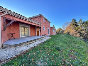 Villa 5 pièces d'environ 153 m2 située à Dieulefit avec 9 83