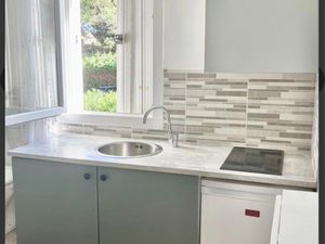 Studette/ Local 8m2 proche centre ville