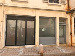 LOCAL COMMERCIAL - 2 PIÈCES AVEC CUISINE ET 2 SALLES D'EAU