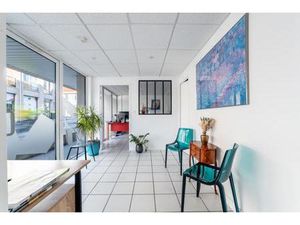 Nantes Centre - Local commercial avec vitrine  accès PMR et parking