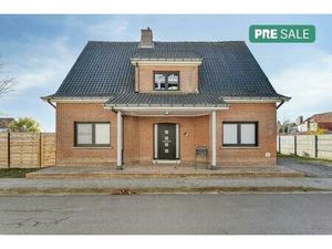 Huis met 4 slaapkamers  garage en zonnige tuin in Landegem