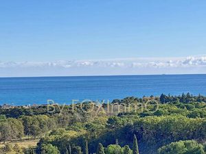 Villa vue mer sur la coite d azur  4 chambres   piscine   jardin   residence securisé