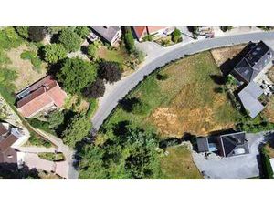 Terrain à bâtir spacieux dans un quartier résidentiel