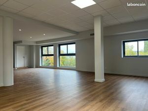 LOCATION LOCAUX PROFESSIONNELS NEUFS - 150m² - ST CANNAT (ZA LA PILE)