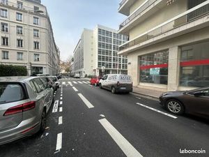 Local commercial 200 m²