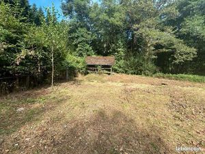 Terrain 18ares très bien situé multiple possibilités