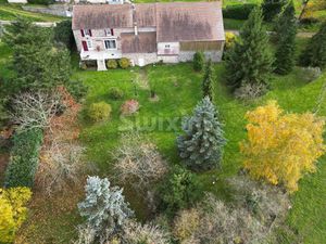 En plein morvan  belle longère rénovée  secteur très calme et boisée  proche des axes