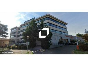 Bureau 899 m²